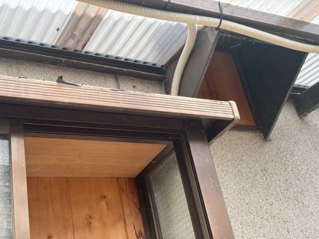 外壁際の波板屋根